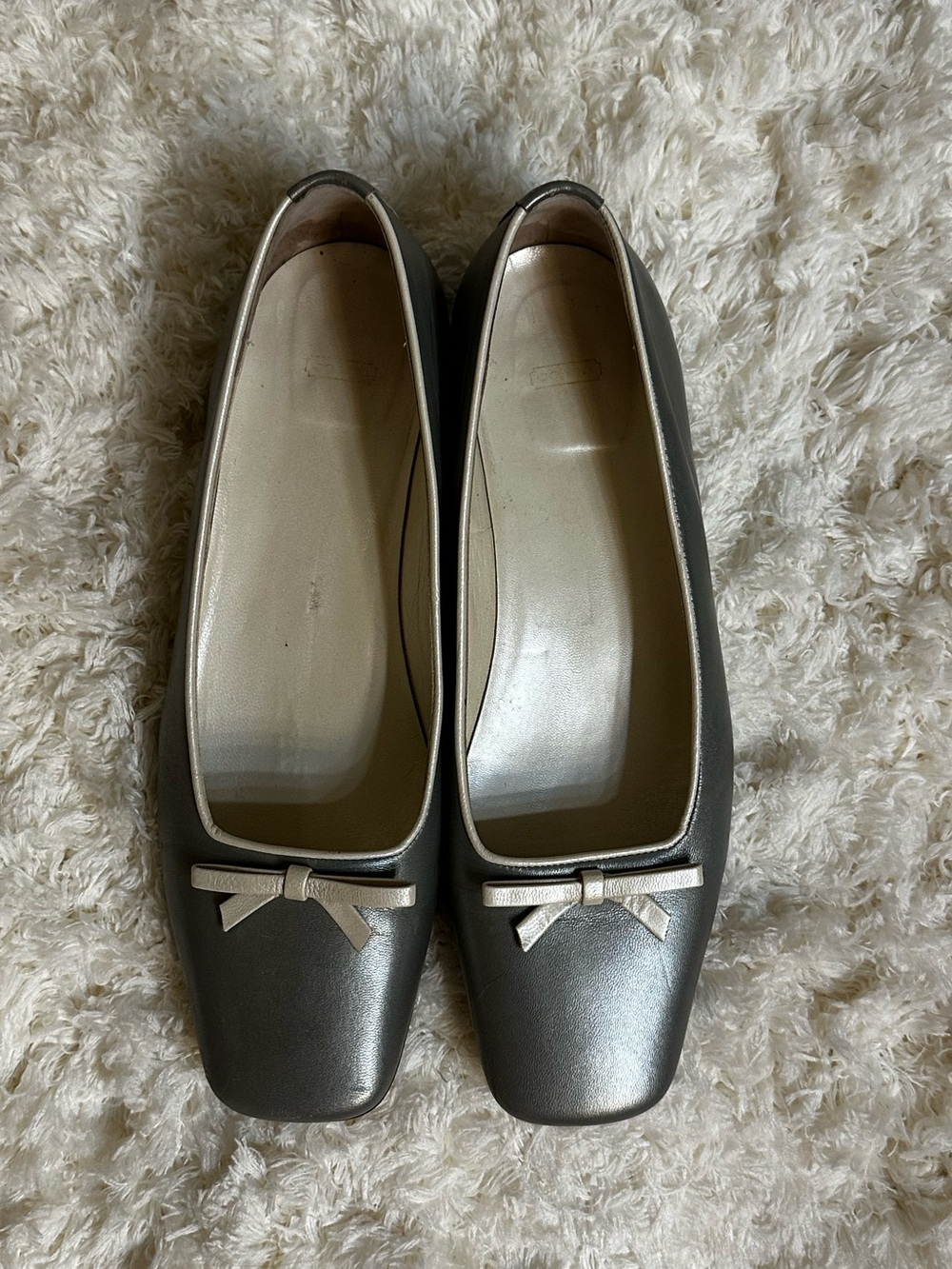 Women’s Coach J750 Bettine Metallic Gray Ballet Flats with Bow